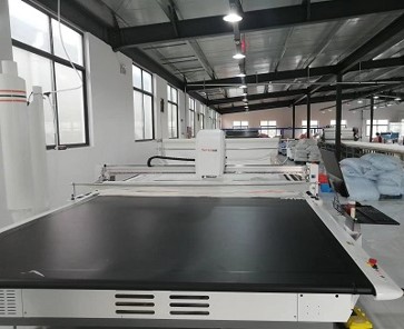 Automatic cutting beds
